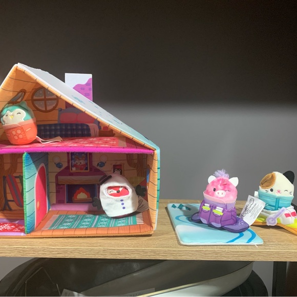 Squishville Ski Chalet plush toy with minis Cam Lola Winston Fifi - Picture 3 of 7